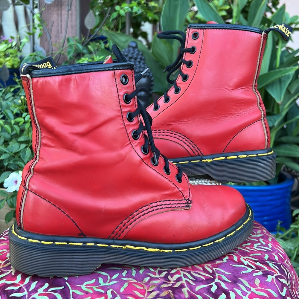 🏴 Dr. Martens MIE Vintage Red Leather 90’s Y2K Boots
